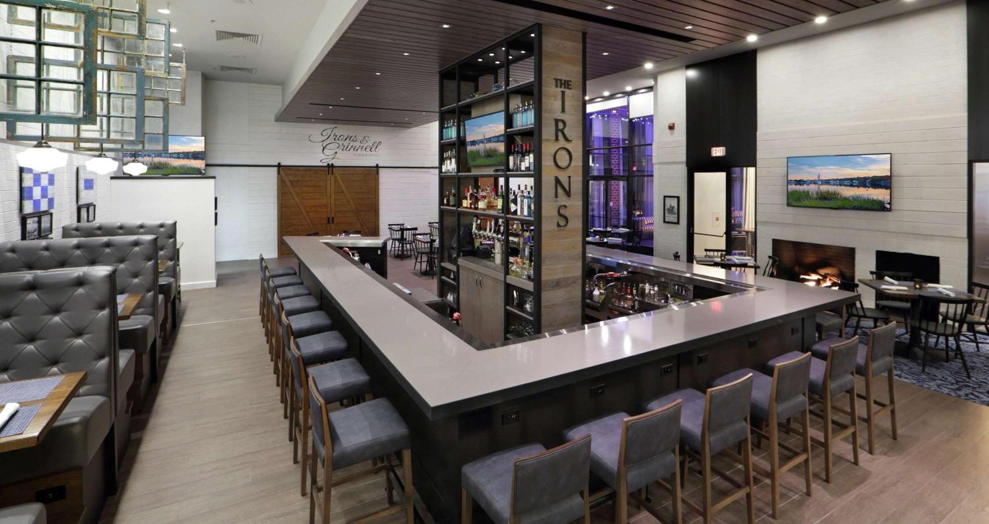 Отель Hilton Мистик Экстерьер фото